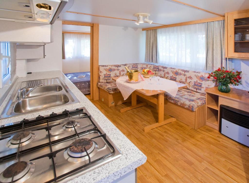 ホテル Camping Baia Saraceno パラーウ 部屋 写真